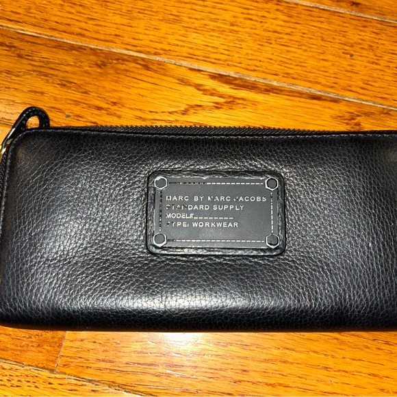 Beautiful wallet by Marc Jacobs - Picture 1 of 8